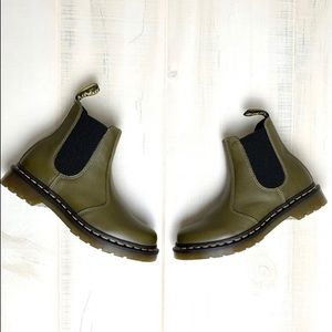 Dr. Martens Chelsea boot olive • size 8